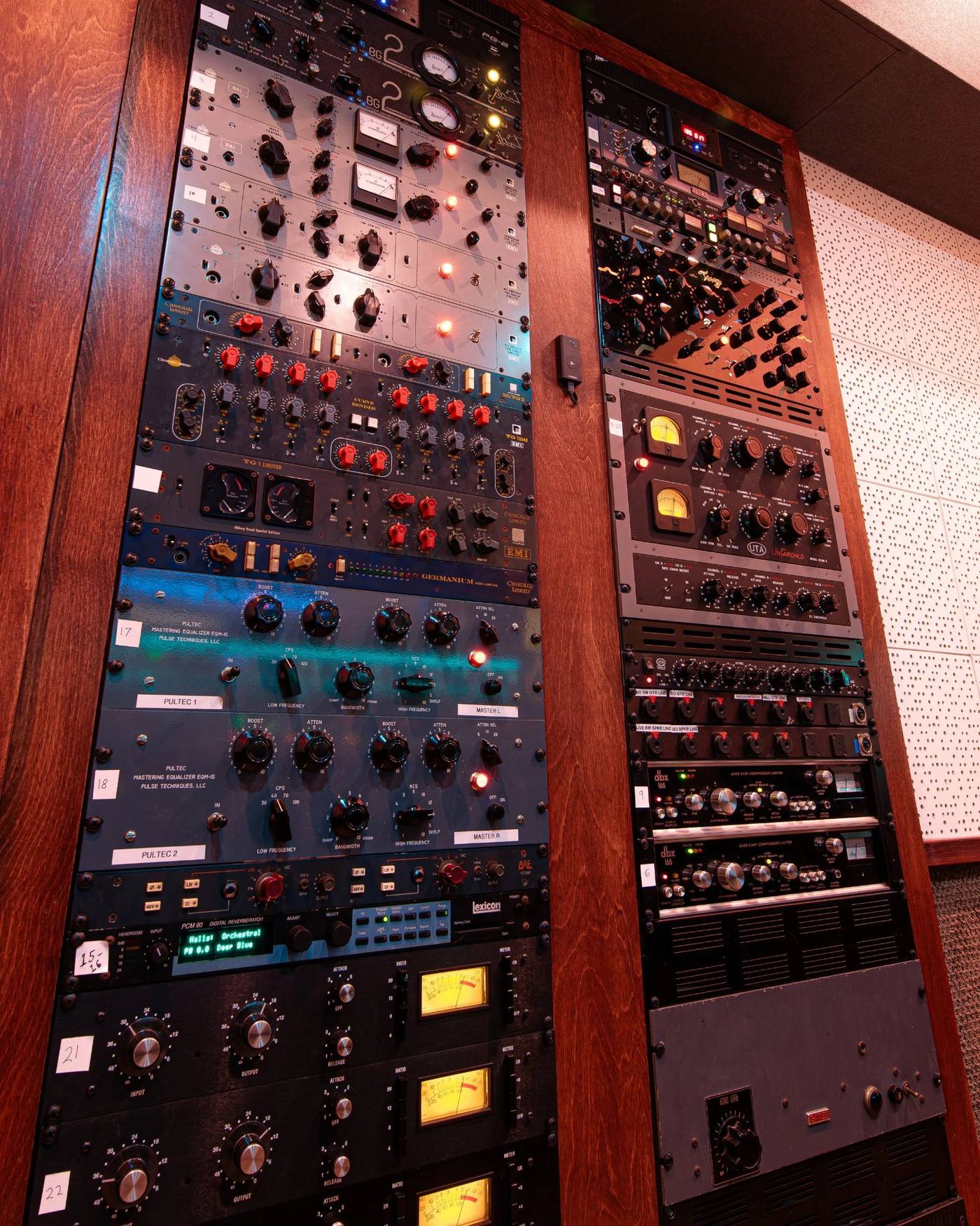 Outboard rack